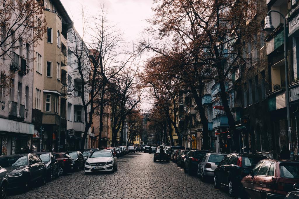 a busy cobble stone street 1024x683 1