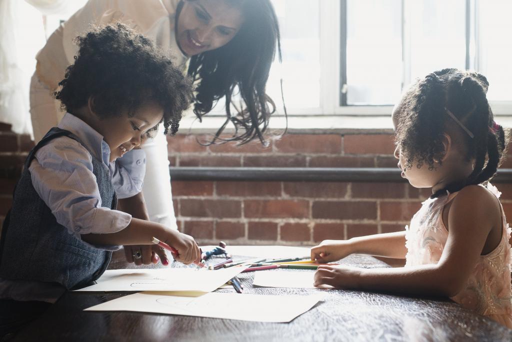 kids coloring with mom 1024x685 1