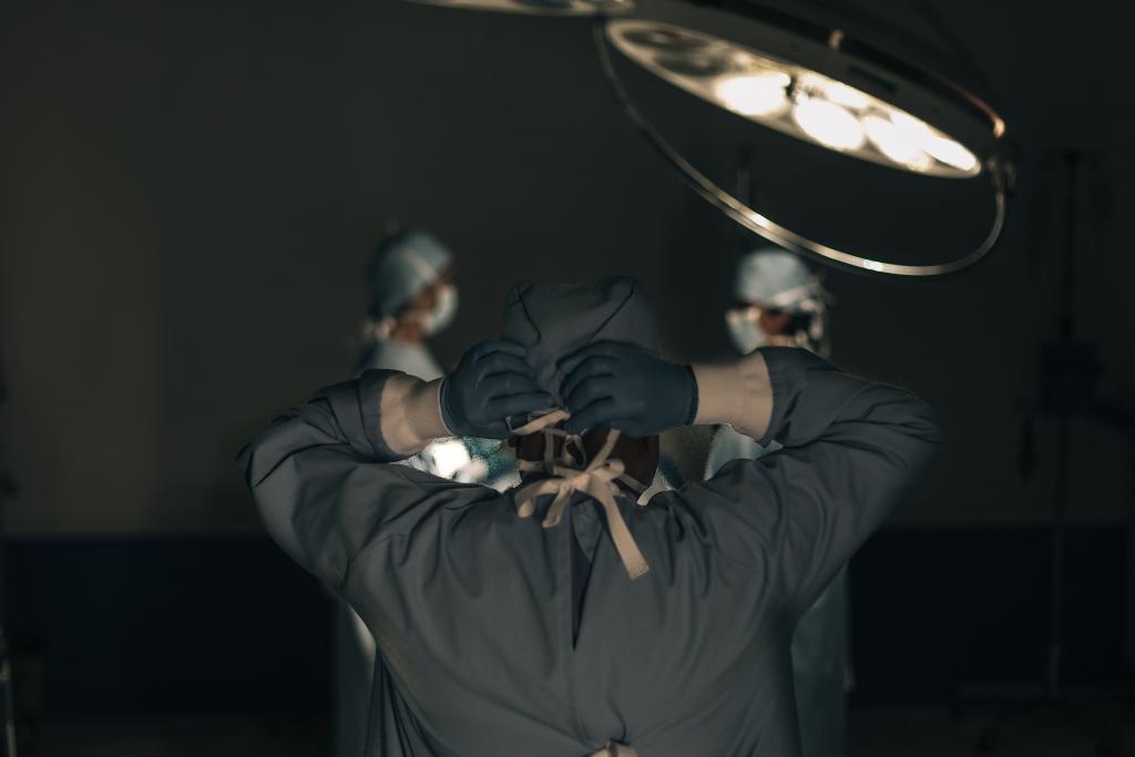 a surgeon ties his head scrub 1024x683 1