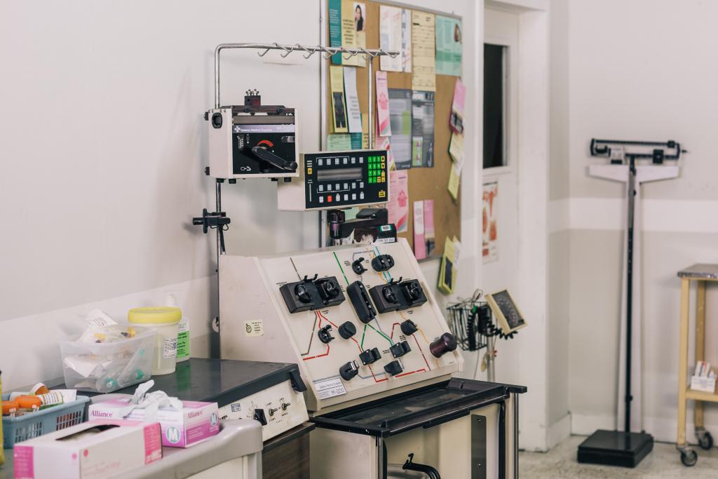 medical monitoring machine and supplies in hospital hallway 1024x683 1