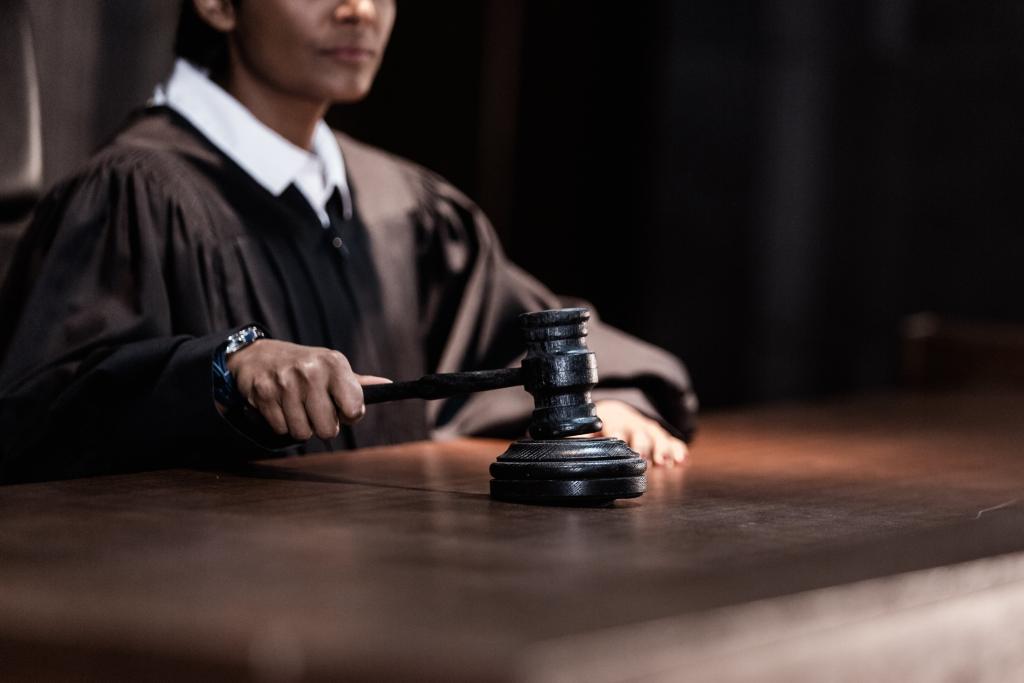 judge slamming down a gavel 1024x683 1