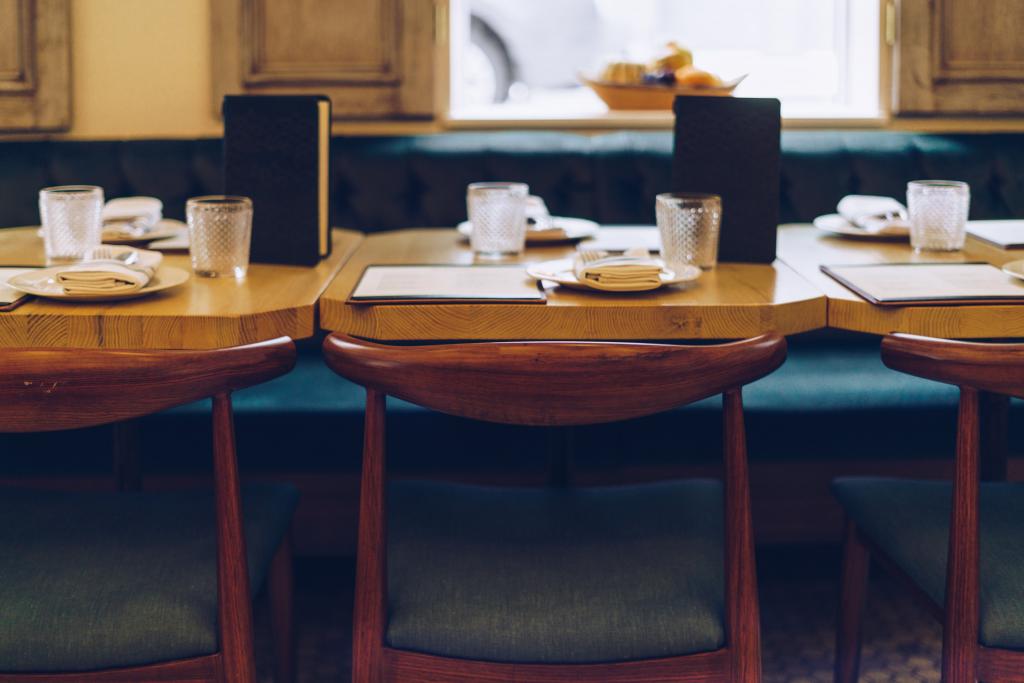 wood set table at restaurant 1024x683 1